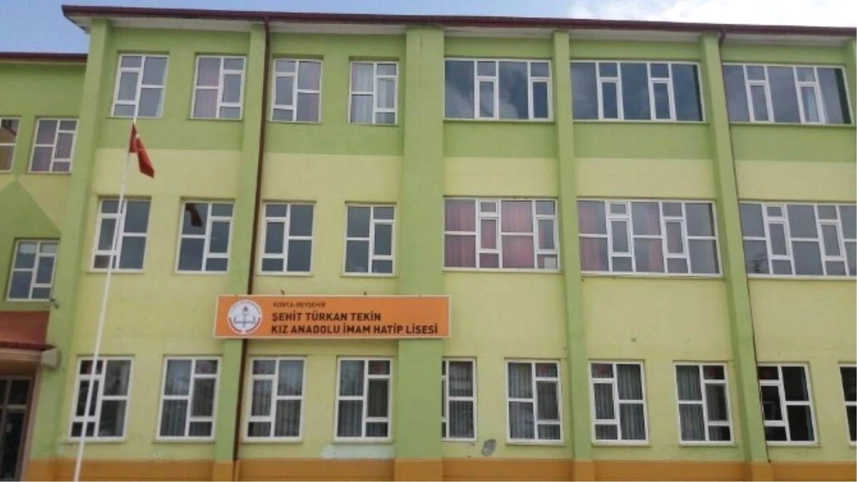 Beyşehir\'de Fetö\'nün Okuluna 15 Temmuz Kadın Şehidinin Adı Verildi