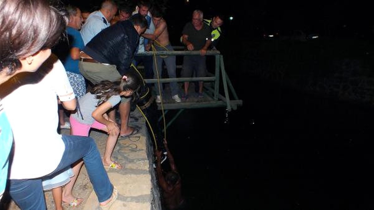 Dereye Düşen Alkollü Genci Mahalle Sakinleri Kurtardı