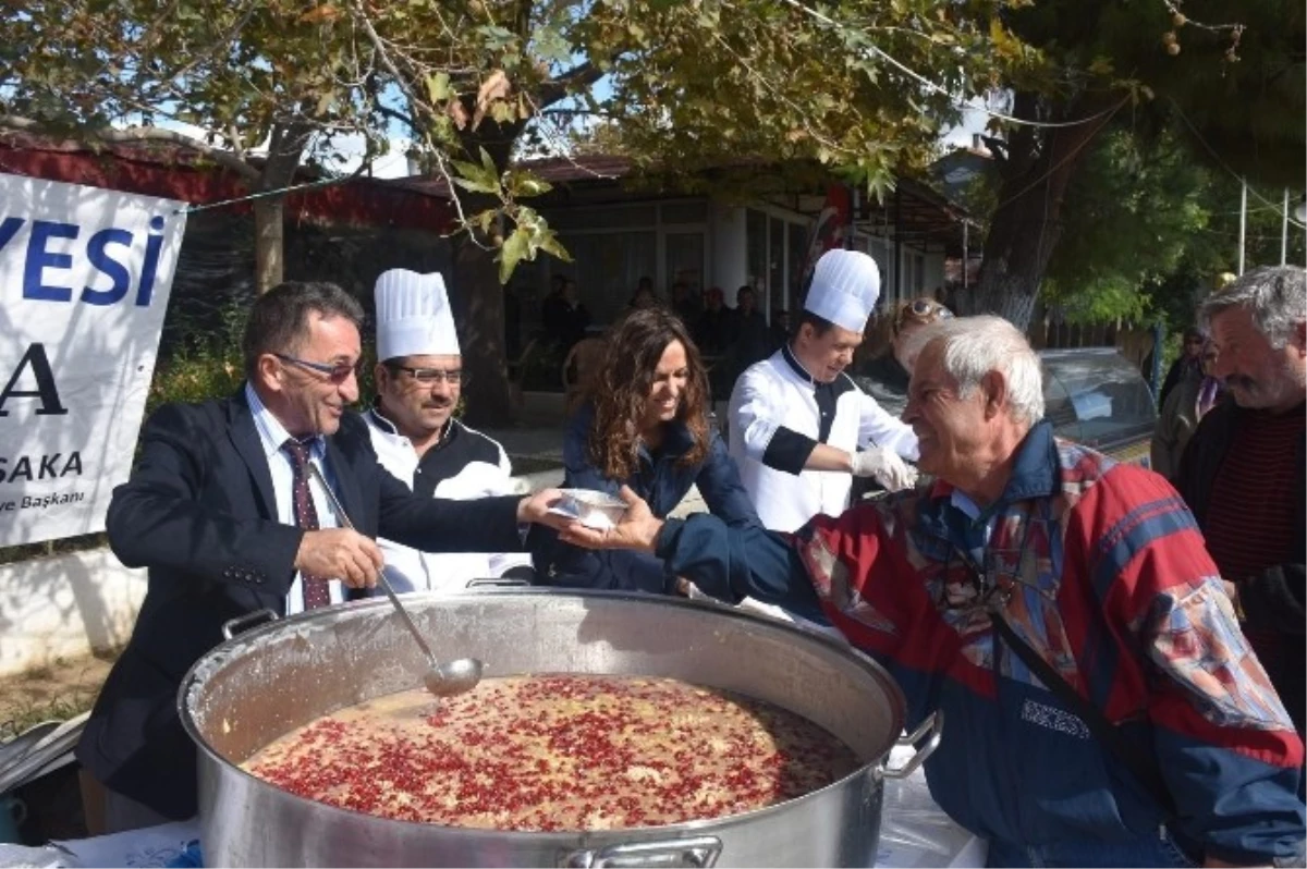 Edremit Belediyesi\'nden Aşure Hayrı