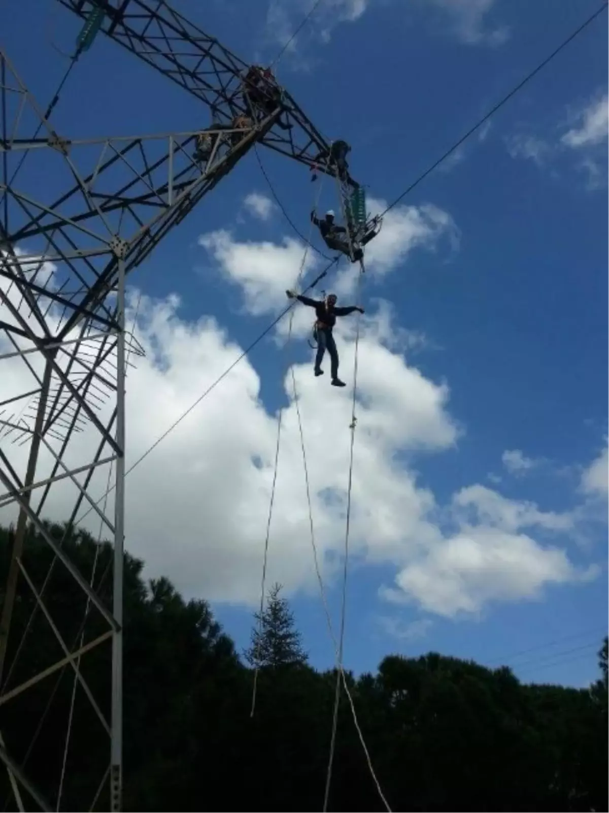 Elektrik Direğinin Devrilmesi Amatör Kameraya Yansıdı