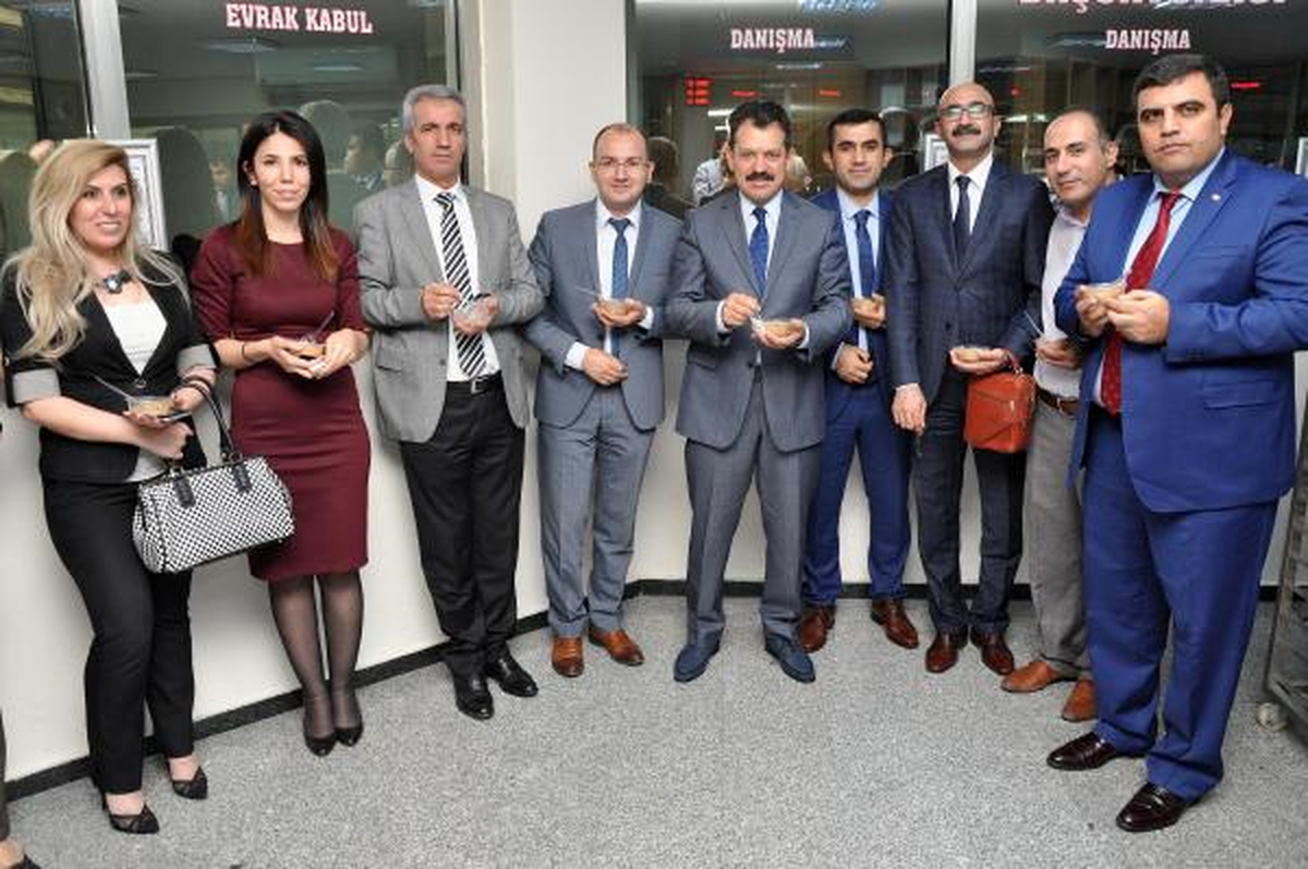 Hakim ve Savcılar Aşure Dağıttı