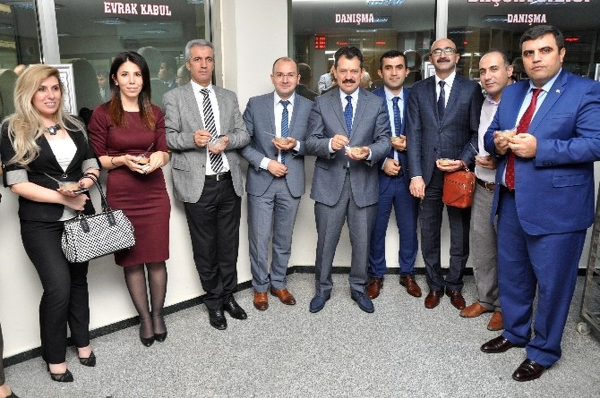 Hakim ve Savcılardan Vatandaşlara Aşure İkramı