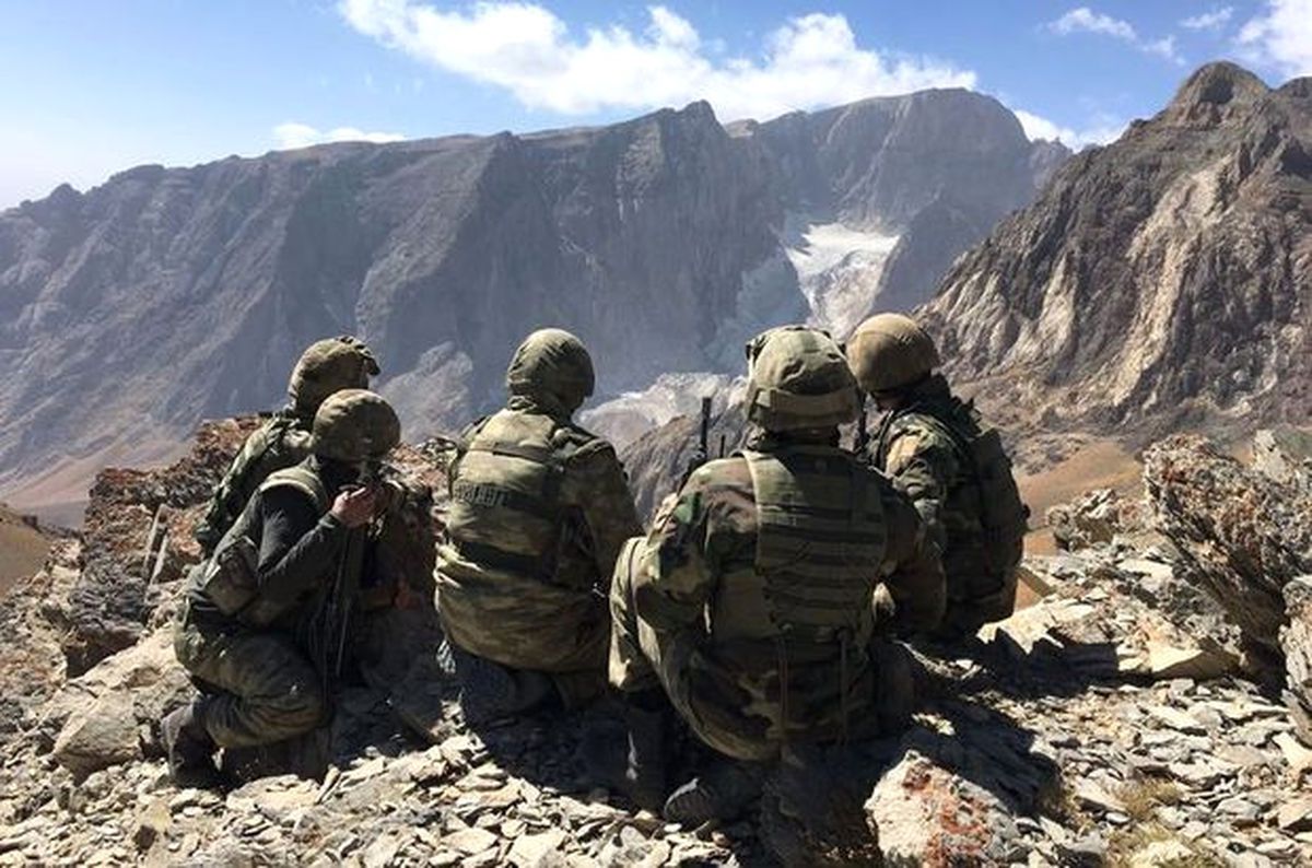 Hakkari\'de 4 Terörist Etkisiz Hale Getirildi