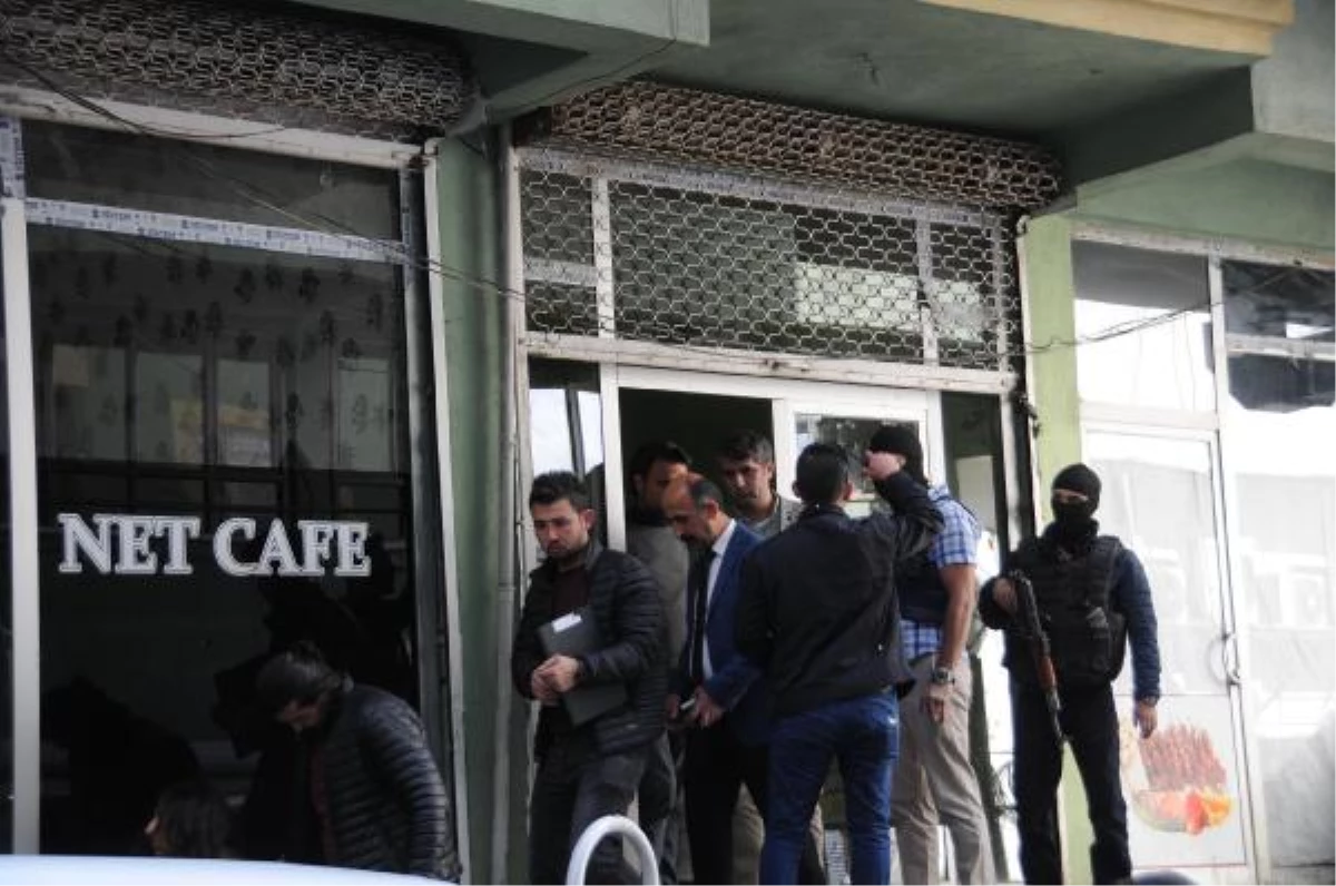 Hakkari\'de Polis Dbp ve Hdp Binalarında Arama Yaptı