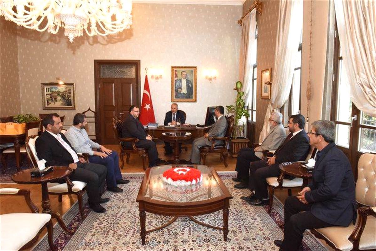 Hatay Valisi Ata\'ya Ziyaret