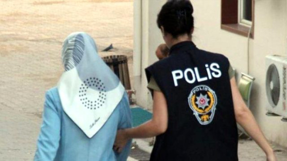 Polisten \'Fetö\'nün Ablaları\'na Operasyon
