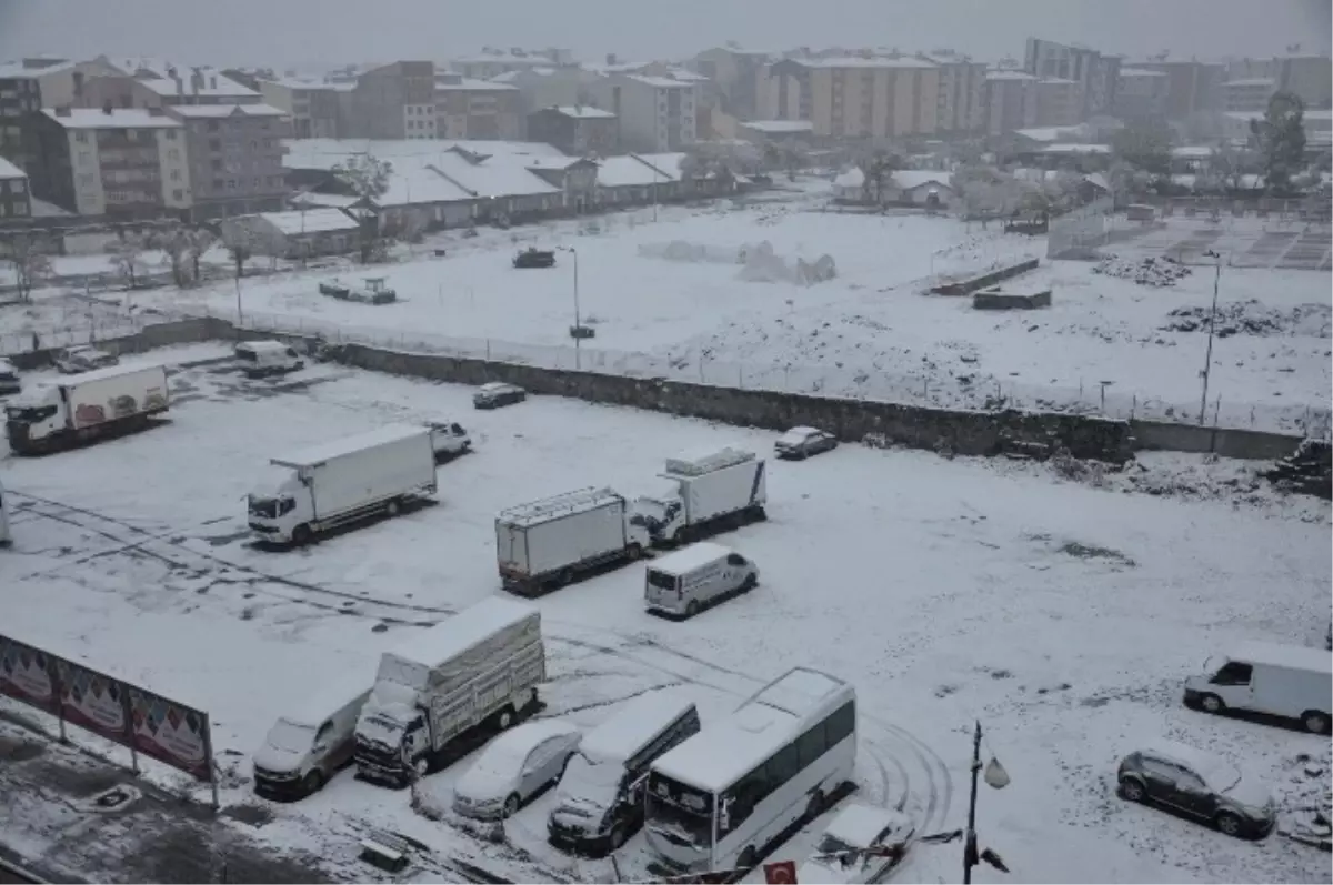 Kars Beyaz Gelinliğini Giydi