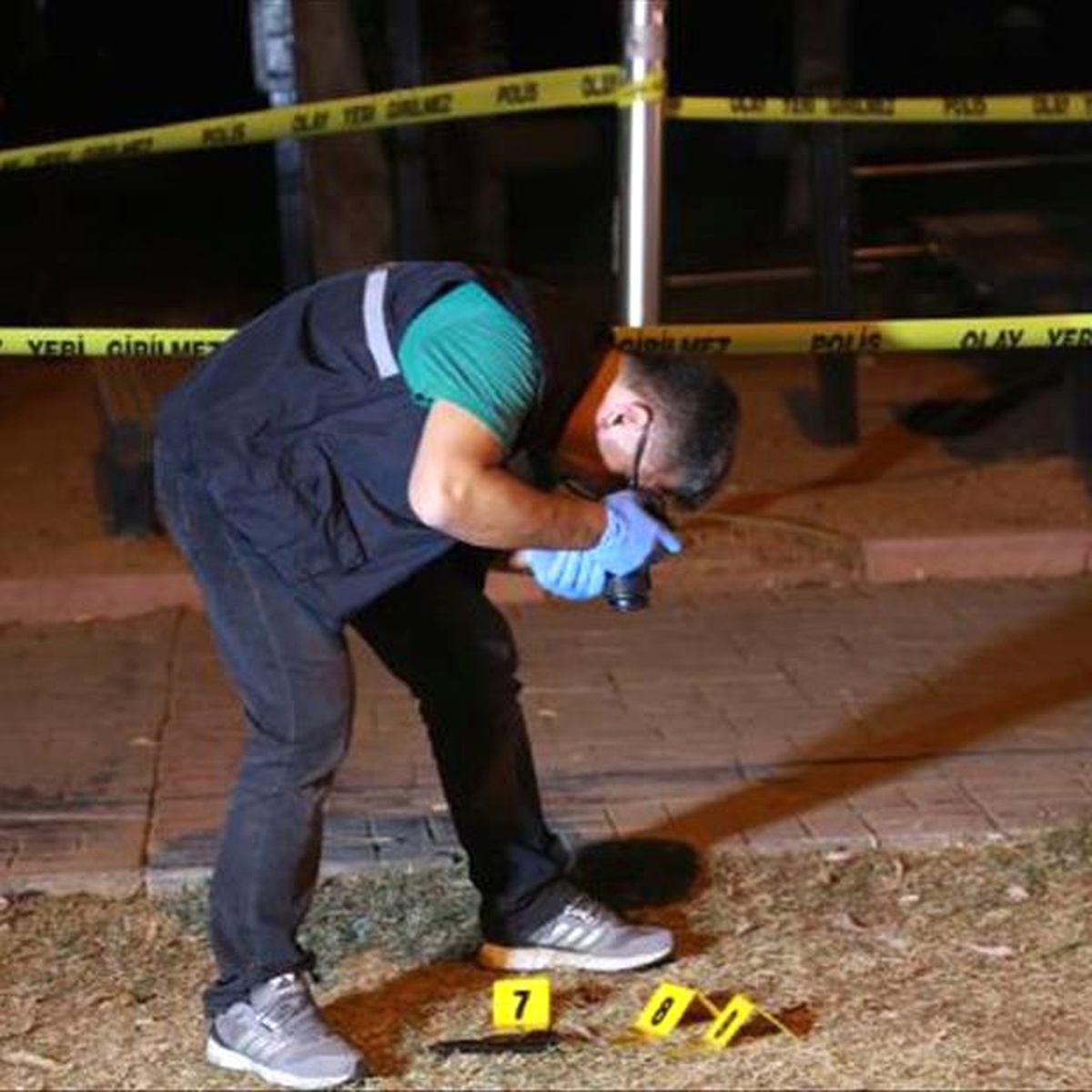 Kavgaya Müdahale Eden Polislere Ateş Açıldı: 2\'si Polis 3 Yaralı