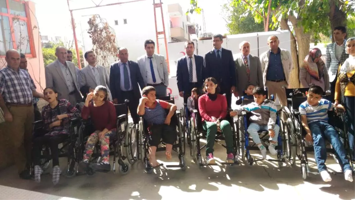 Kızılay, Engellilere Sandalye Dağıttı