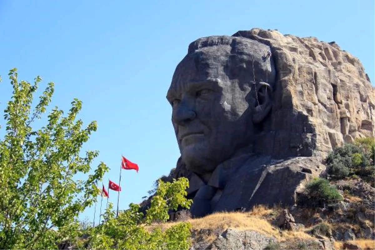 Largest Atatürk Mask İs Taken İnto Maintenance