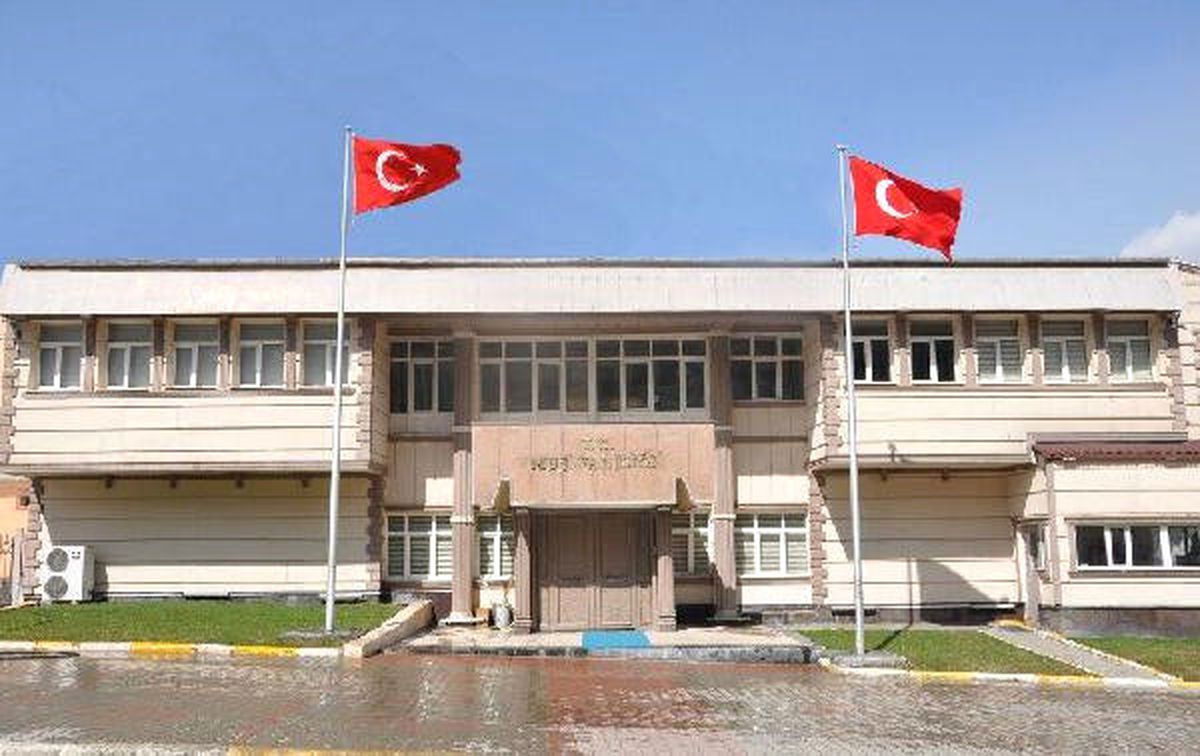 Malazgirt\'te Terör Operasyonu: 8 Gözaltı