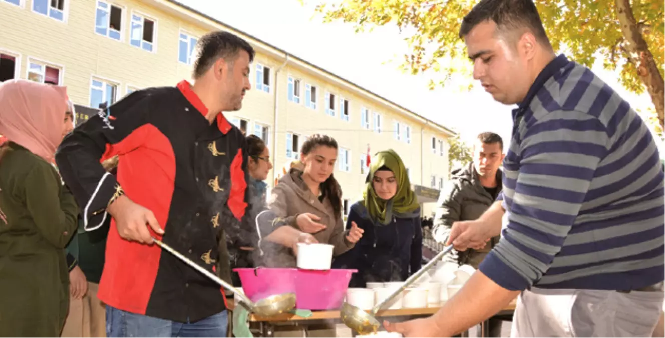 Nezaket Okulu Öğrencilerinden Aşure Etkinliği