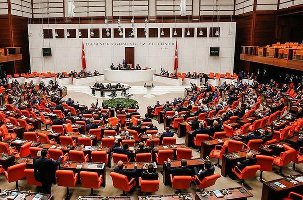 Ohal\'in İlk Khk\'sı TBMM Genel Kurulu\'nda Kabul Edildi