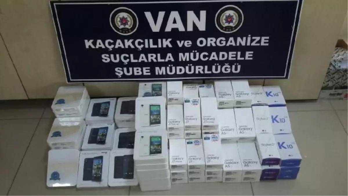 Otomobilden 130 Kaçak Cep Telefonu Çıktı