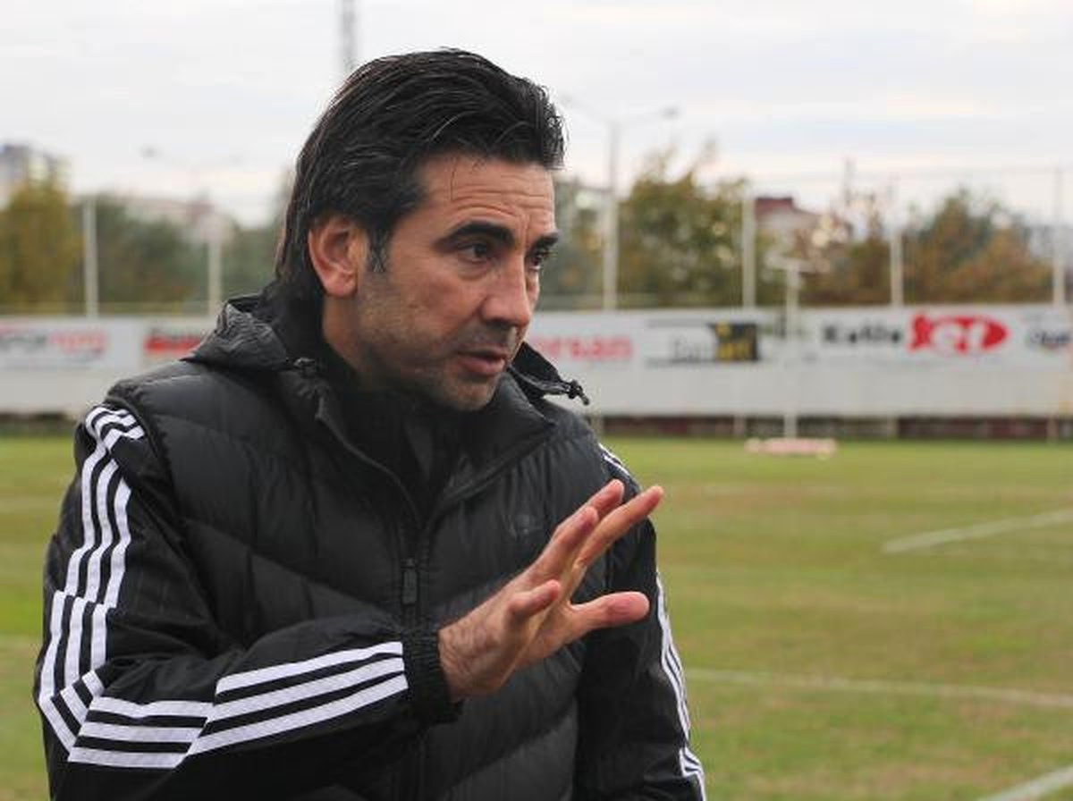 Samsunspor Teknik Direktörü Özköylü: Delikanlılarsa Fenerbahçe Teknik Direktörü Advocaat\'a...
