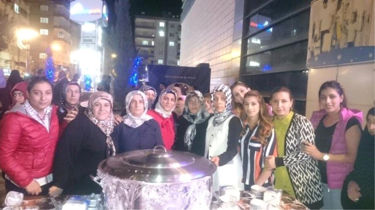 Siirt AK Parti Kadın Kolları Aşure Dağıttı