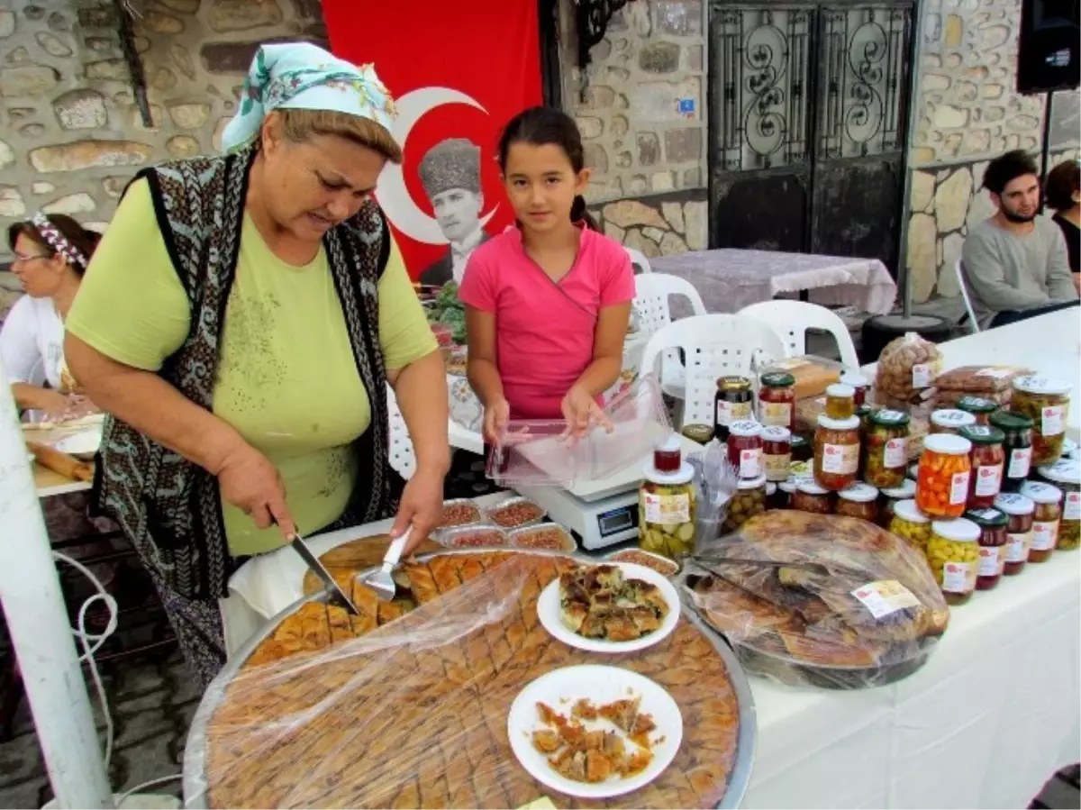 Slow Food Köyü İzmirli Sanatçıları Ağırlayacak