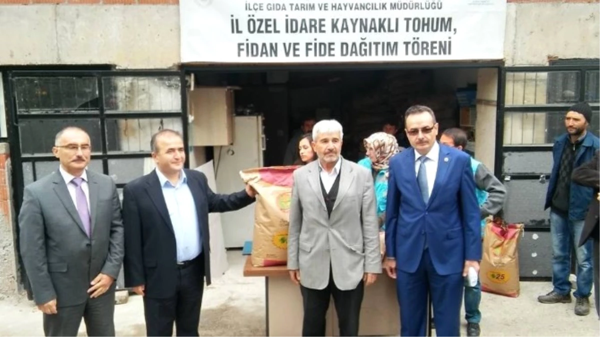 Tavşanlı\'da Çiftçilere Macar Fiği Tohumu Dağıtıldı