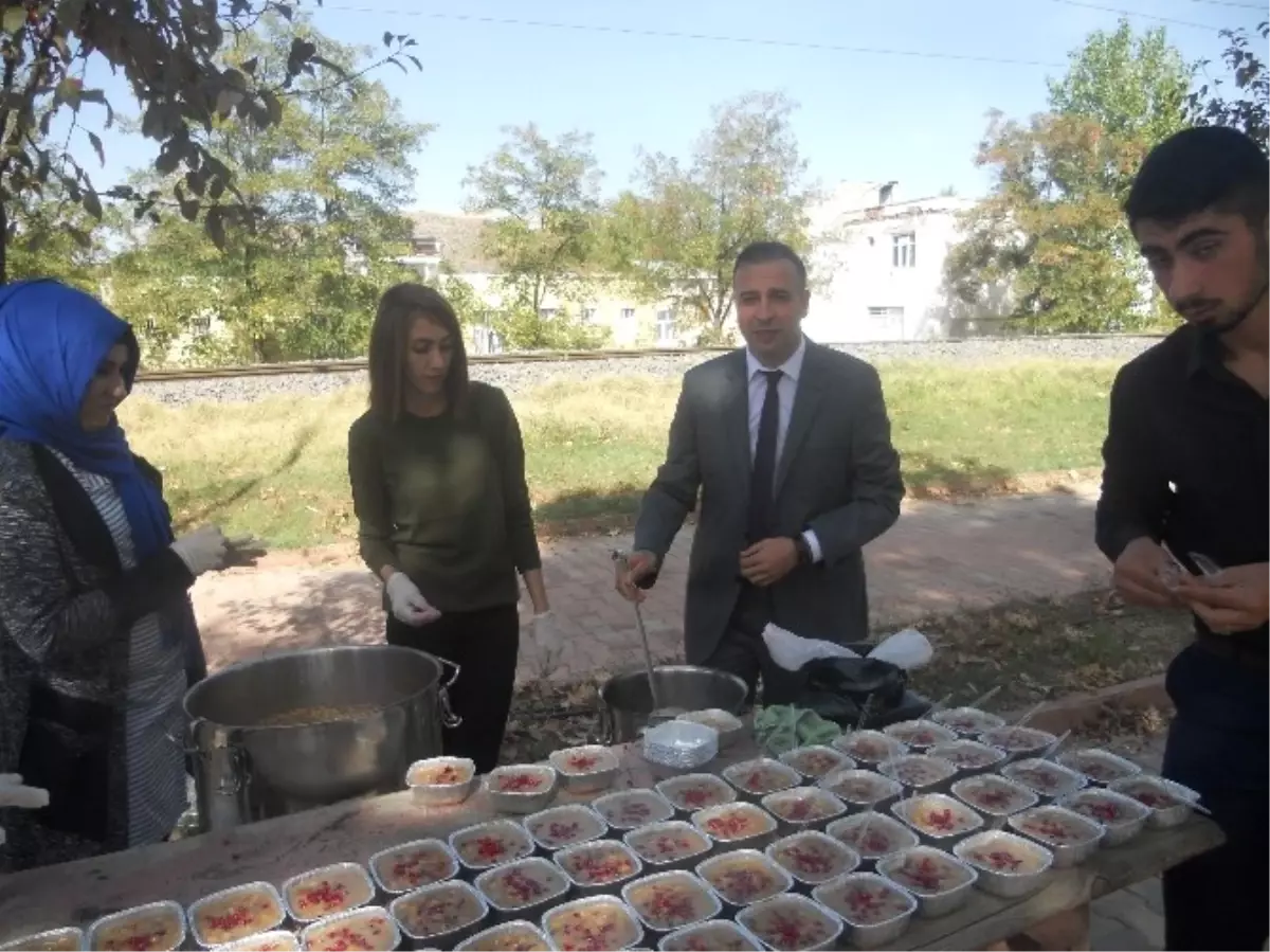 Tegv Gölbaşı Şubesi Aşure Dağıtımında Bulundu