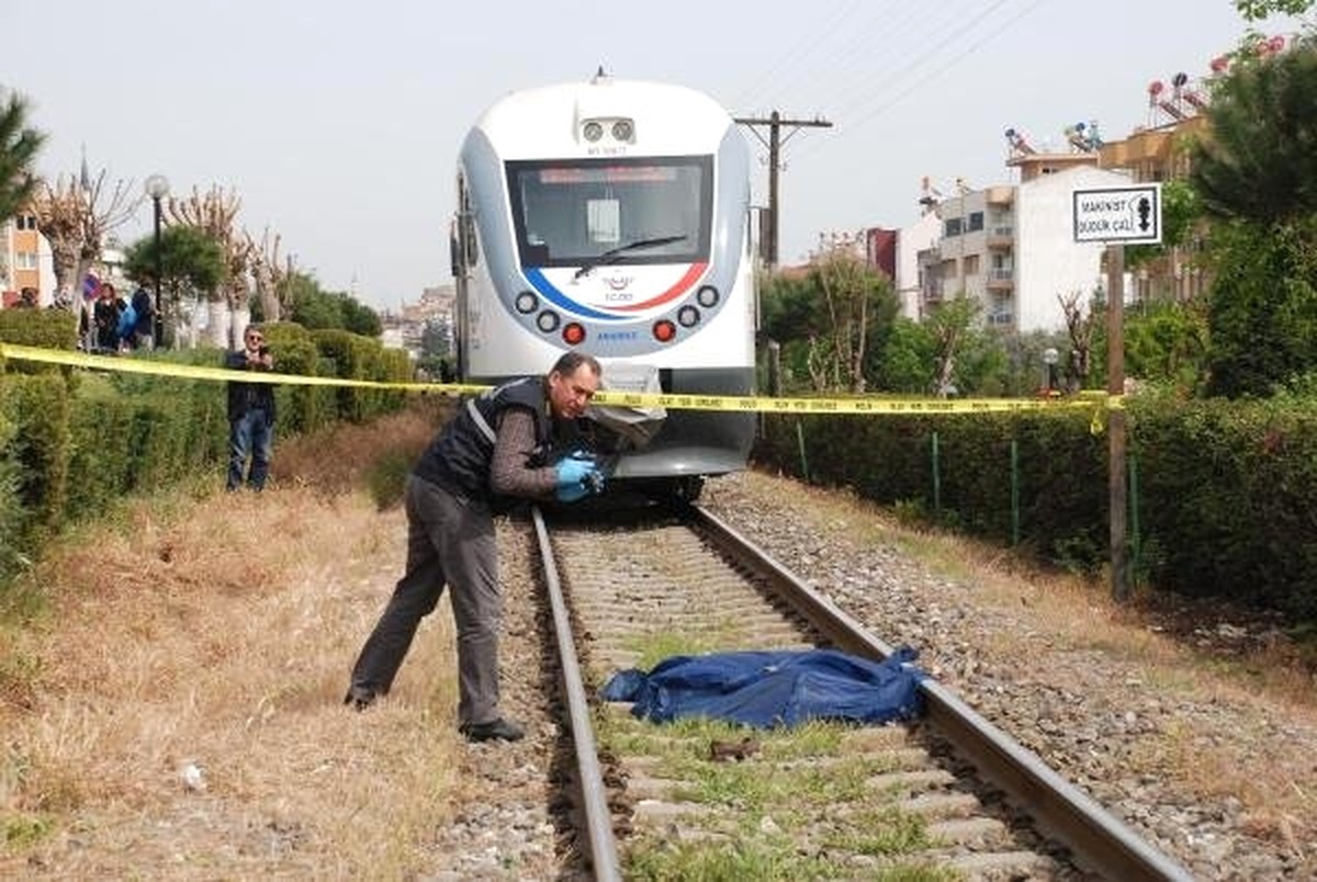 Trenin Önüne Atlayarak İntihar Etti