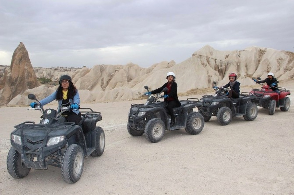 Turistler Kapadokya\'yı Atv Turları ile Keşfediyor