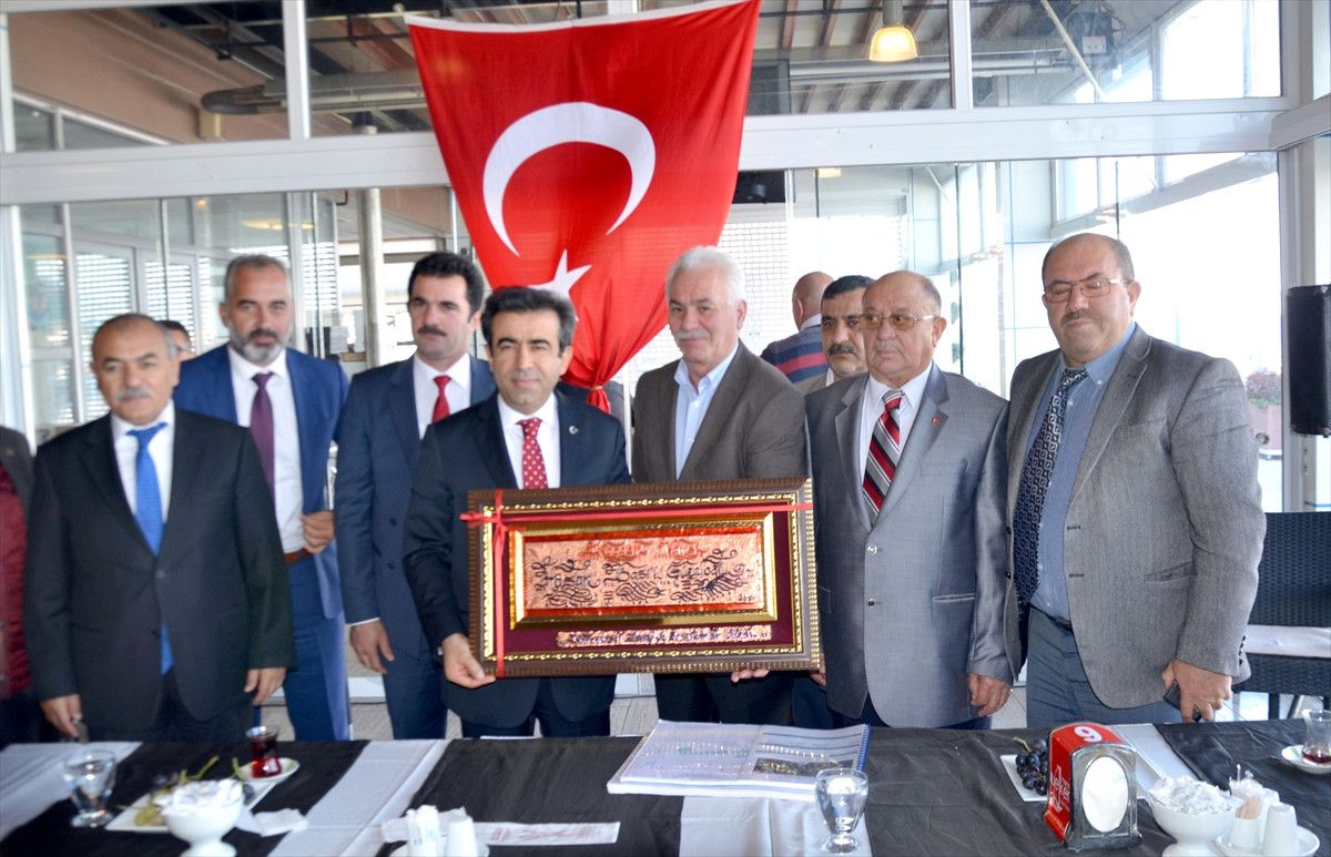 Vali Güzeloğlu Esnaflarla Görüştü
