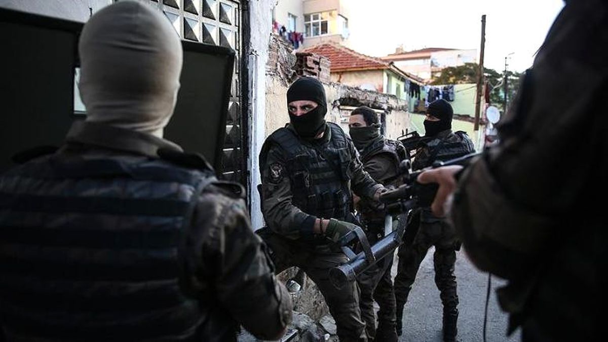 Ankara Eryaman\'da, Terörle Mücadele Şube Müdürlüğü Ekiplerinin Bir Eve Düzenlediği Operasyonda,...