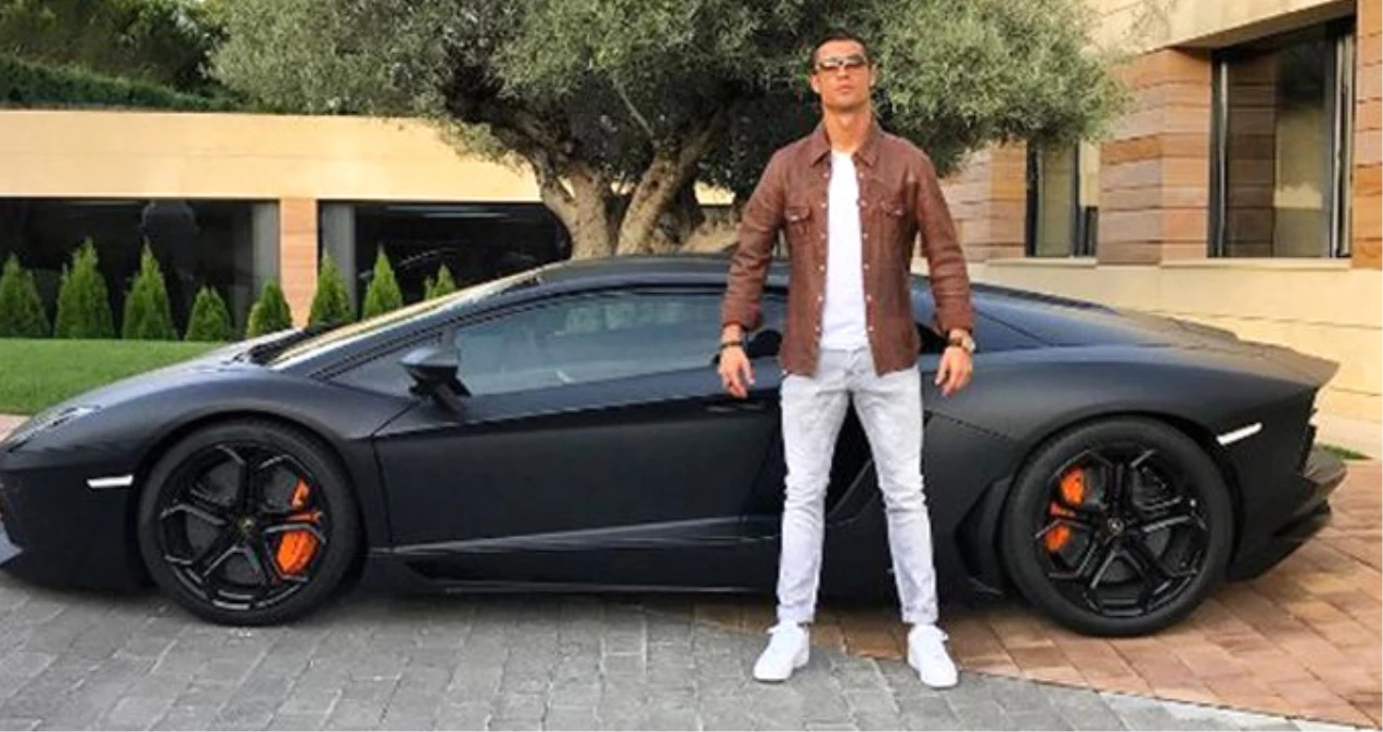 Cristiano Ronaldo\'nun Arabalı Pozu Dalga Konusu Oldu