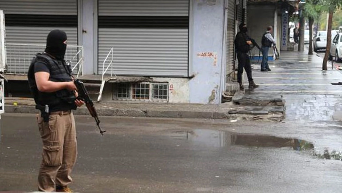 Diyarbakır\'da 25 Adrese IŞİD Operasyonu: 20 Gözaltı