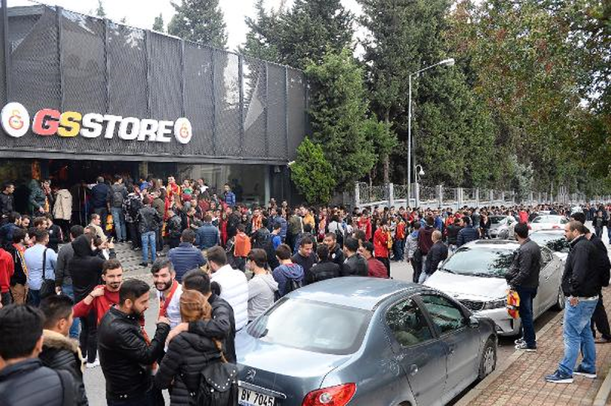 Galatasaray Taraftarıyla Buluştu