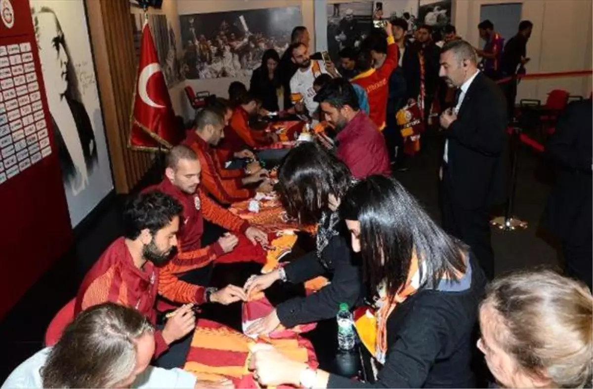 Galatasaray Taraftarıyla Buluştu