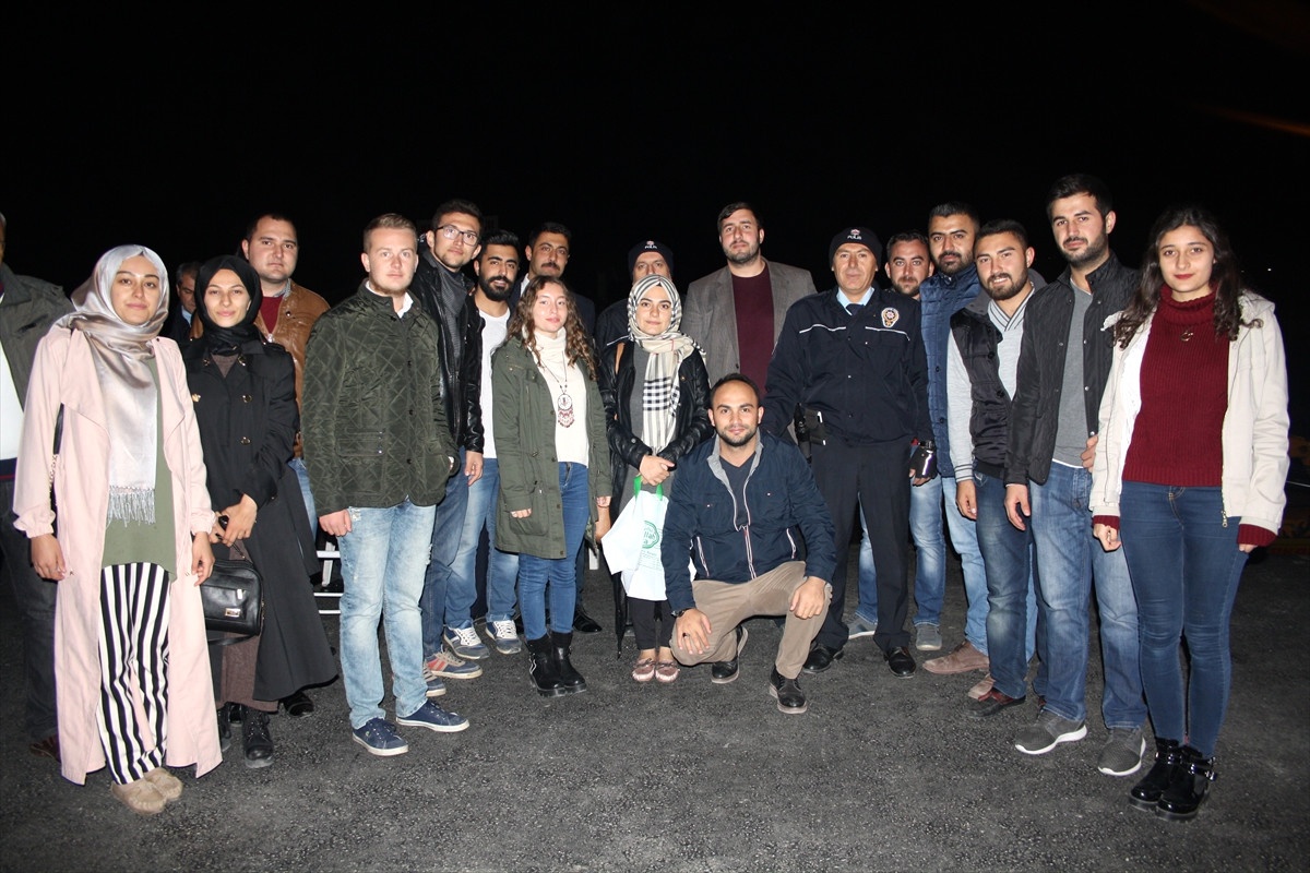 Gölbaşı\'nda Nöbet Tutan Polislere Ziyaret