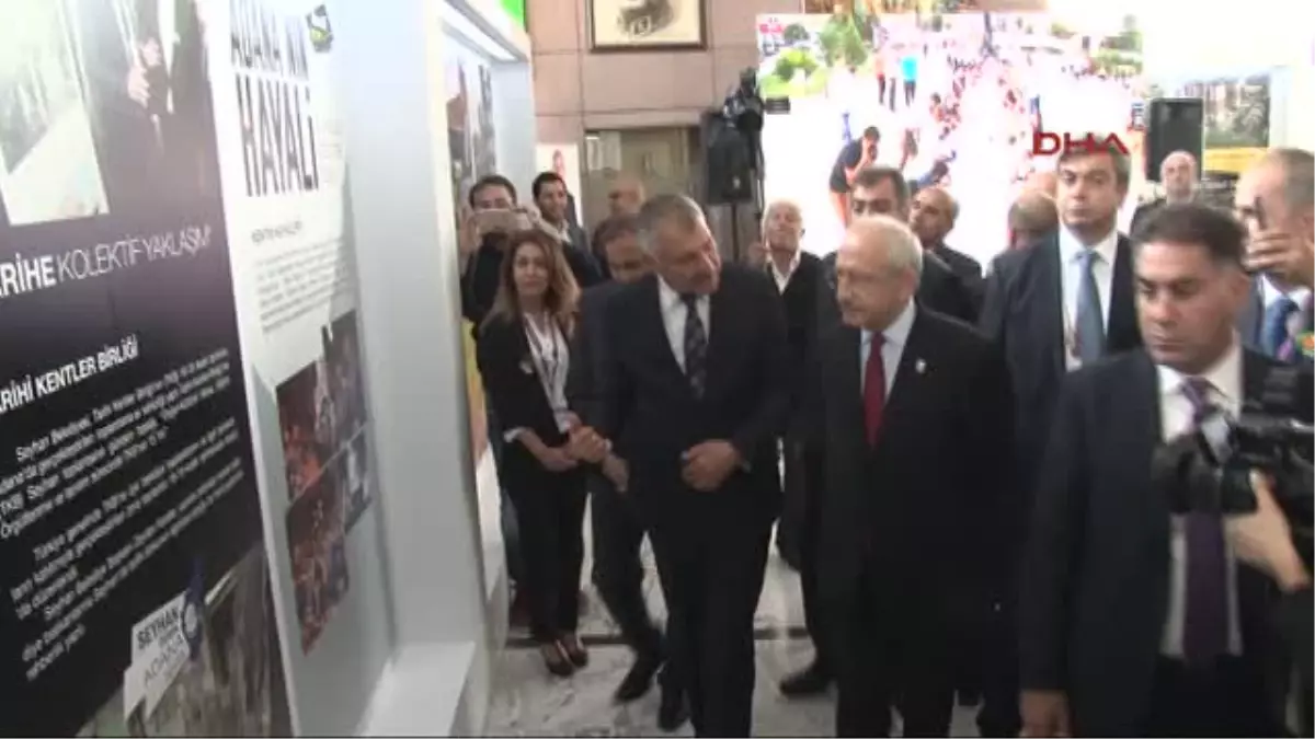 Kılıçdaroğlu, Seyhan Belediyesi Standını Gezdi