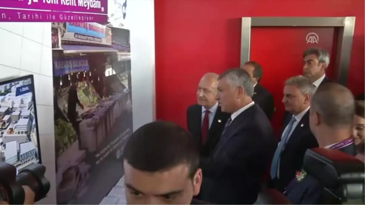 Kılıçdaroğlu, Seyhan Belediyesinin Tanıtımının Yapıldığı Stantları Gezdi