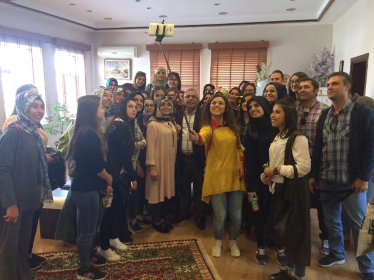 Konya Gençlik Merkezi Üyelerinden Başkan Karaaslan\'a Ziyaret