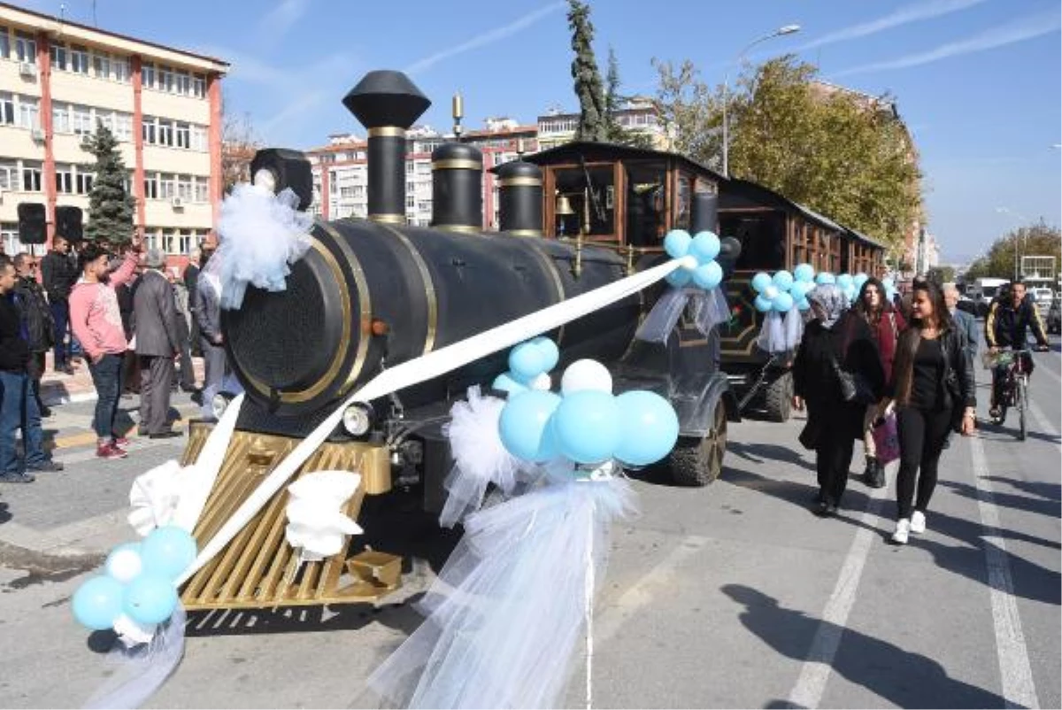 Kütahya\'da Lastik Tekerlekli Nostalji Tren Sefere Başladı
