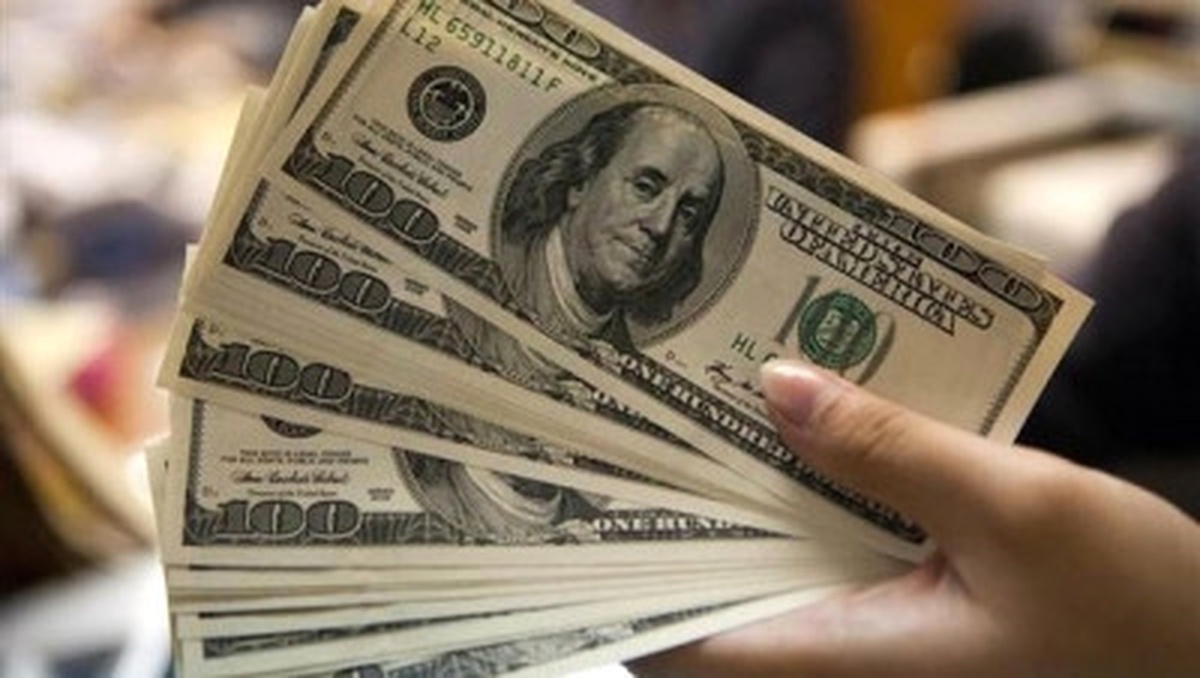 Merkez\'in Faizi Sabit Tutacağı Beklentisiyle Dolar 3.06 Lirada