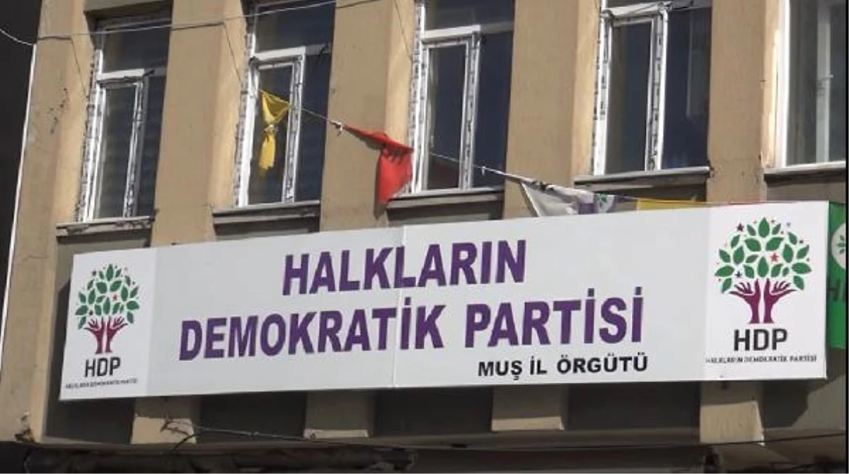 Muş\'ta Hdp ve Dbp Binalarından Fetö Kitapları Çıktı