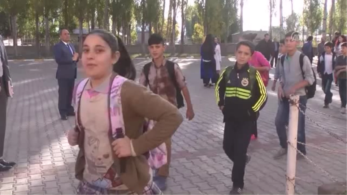 Muş\'ta Kız Çocukları Okula Kazandırılıyor