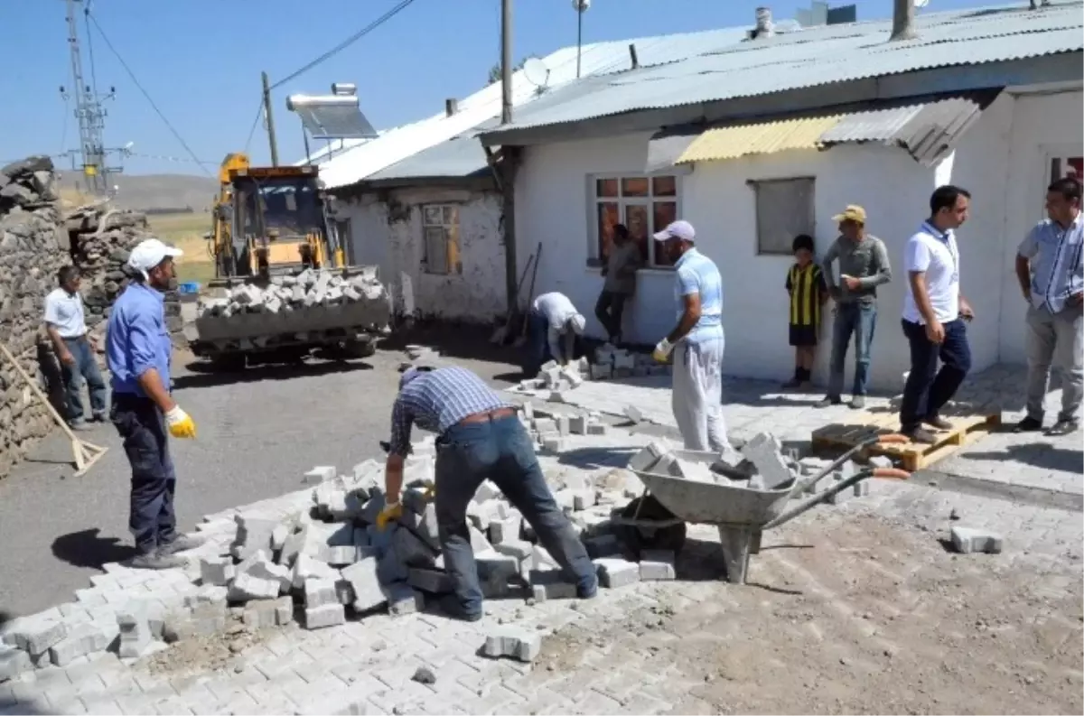 Palandöken Belediyesi 25 Köyde Sokakları Kilit Taşı ile Nakış Nakış İşledi