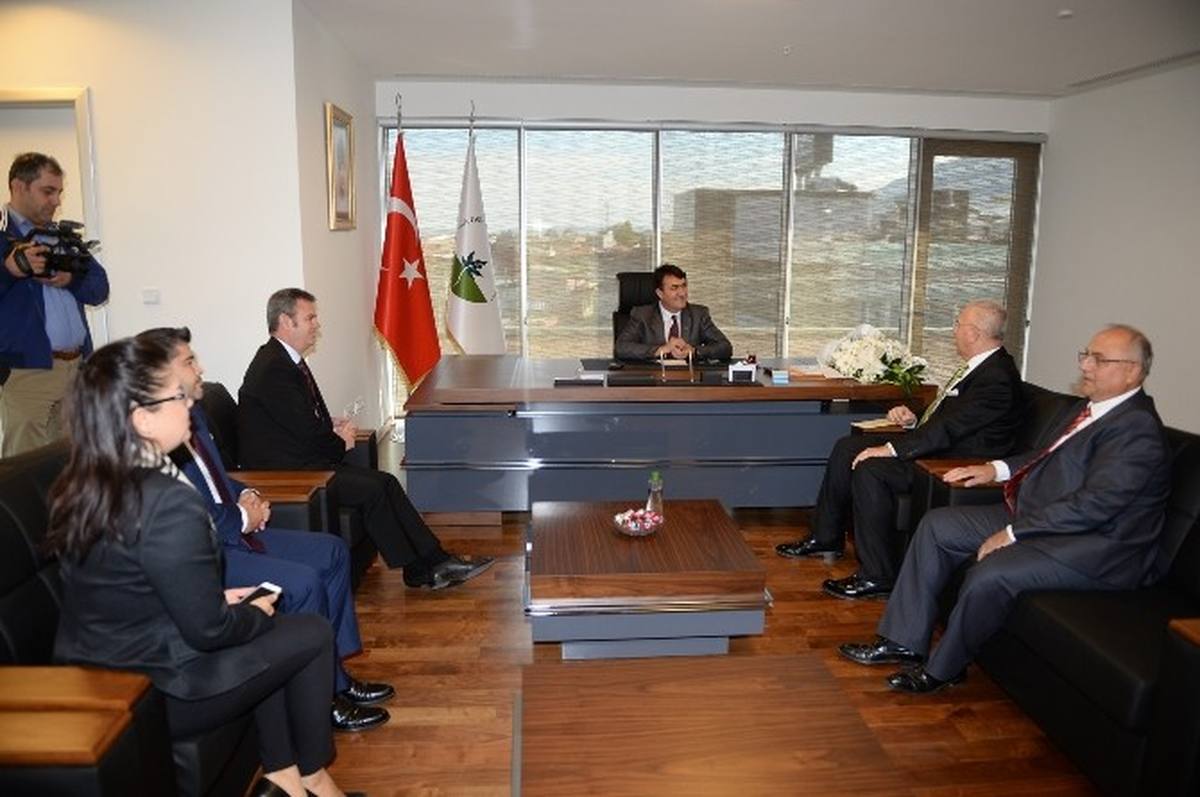 Rumelisiad\'dan Dündar\'a Dönüşüm Övgüsü