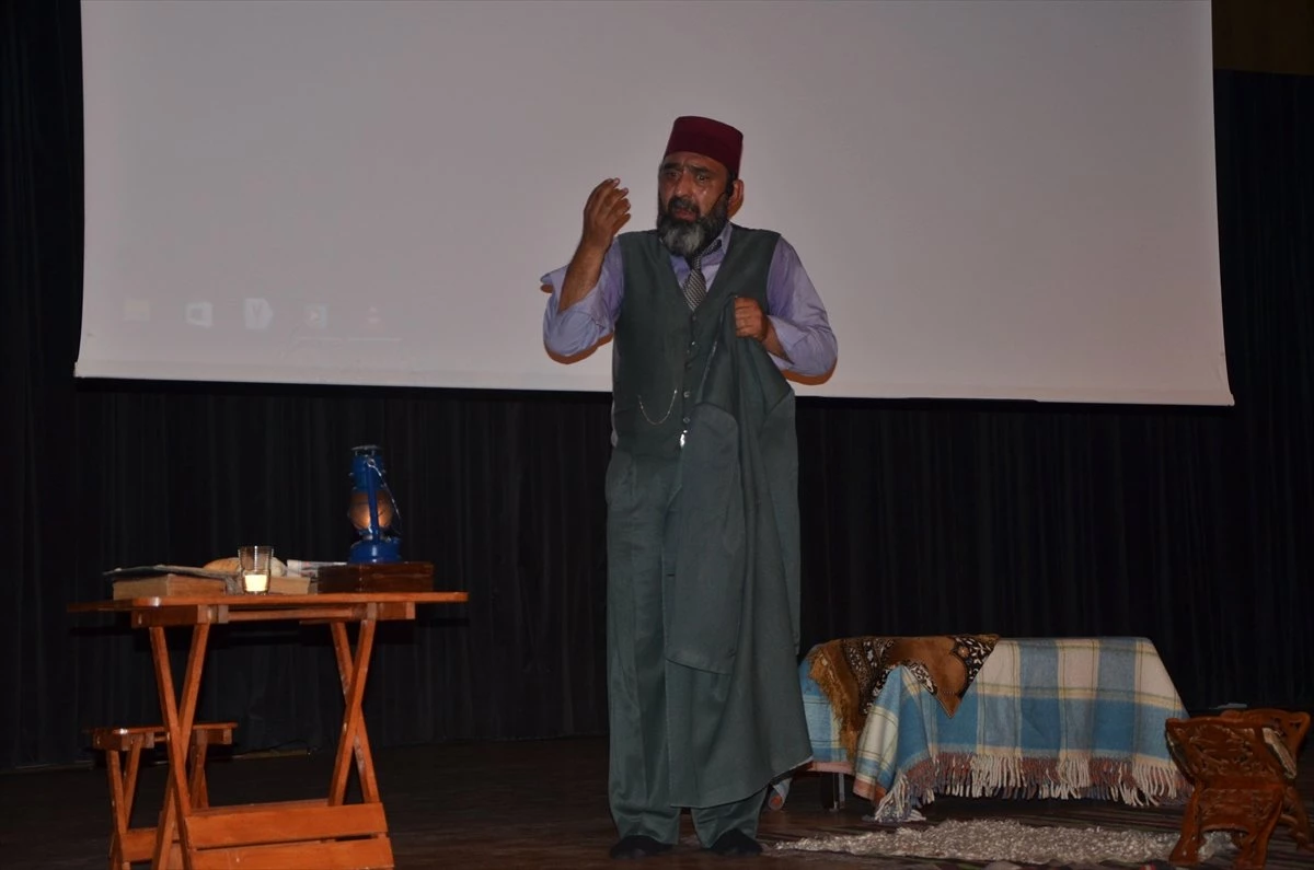 Safahat-Mehmet Akif Dönüyor, ya Siz Neredesiniz" Tiyatro Oyunu