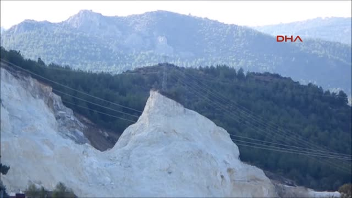 Sakarya Elektrik Direği Taş Ocağının Ortasında Dikili Kaldı