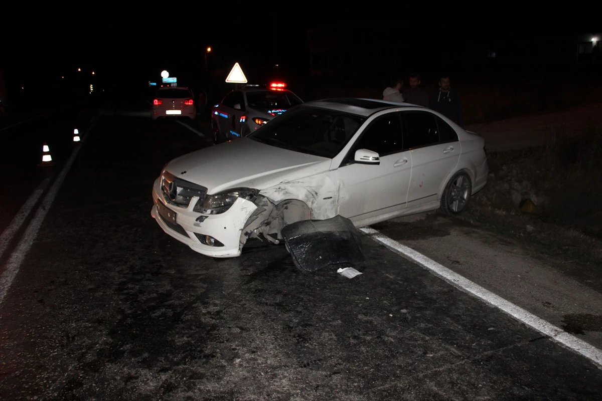Samsun\'da İki Otomobil Çarpıştı: 5 Yaralı