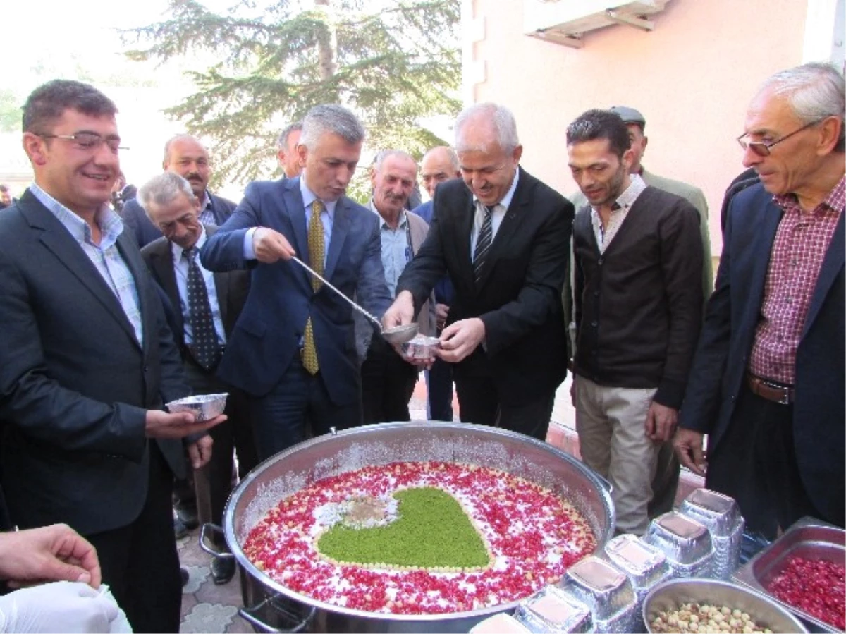 Sandıklı Kaymakamlığı Aşure Dağıttı