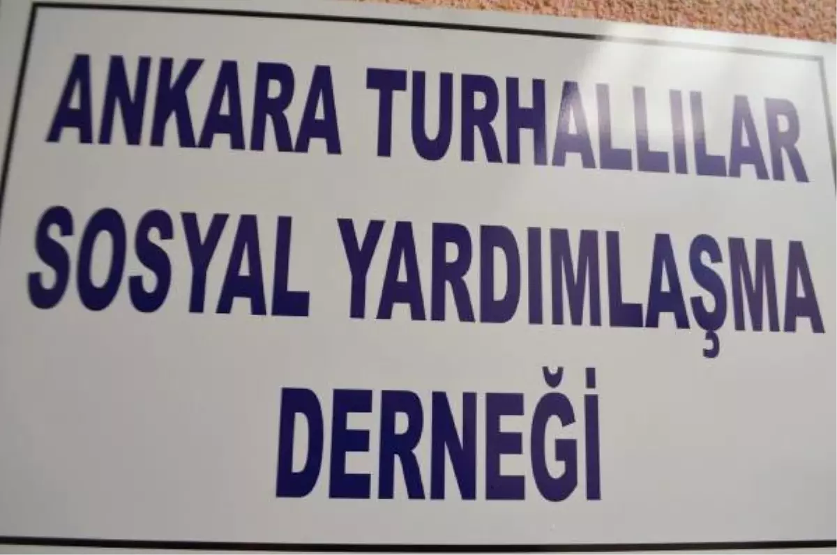 Turhallılar Sosyal Yardımlaşma Derneği 1500 Kişiye Aşure Dağıttı