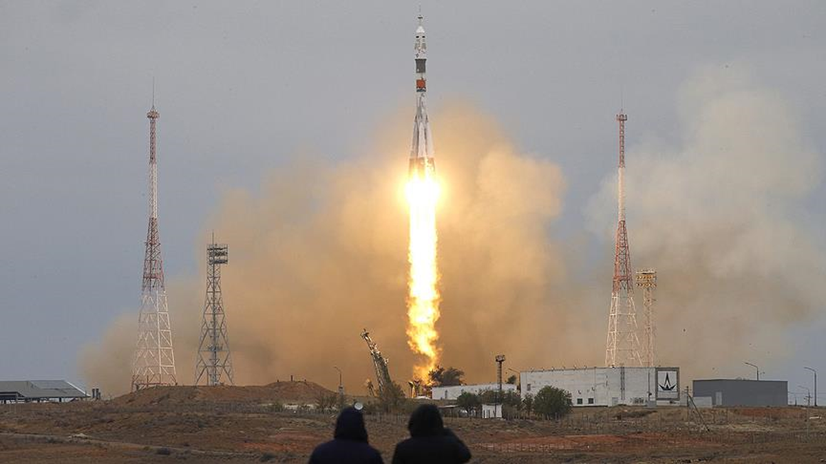 Uui\'ye Gidecek Ekibi Taşıyan Soyuz Fırlatıldı