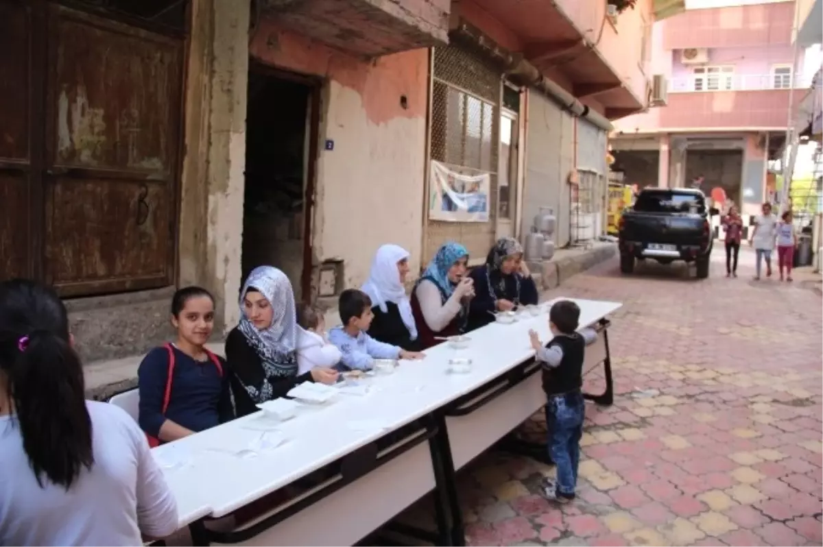 AK Parti Kadın Kolları Aşure Etkinliği Düzenledi