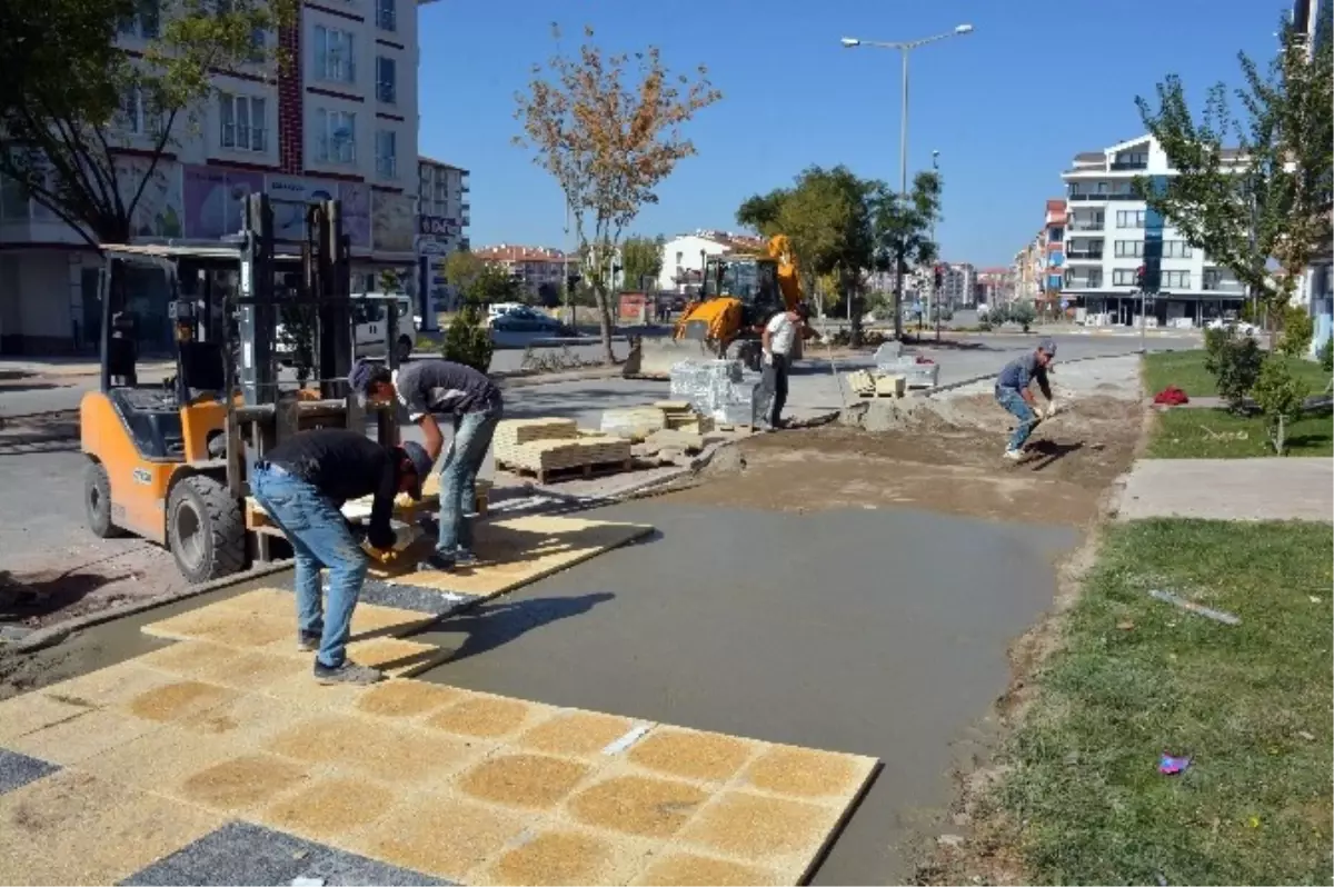 Aksaray Belediyesi Kaldırımları Yenilemeye Devam Ediyor