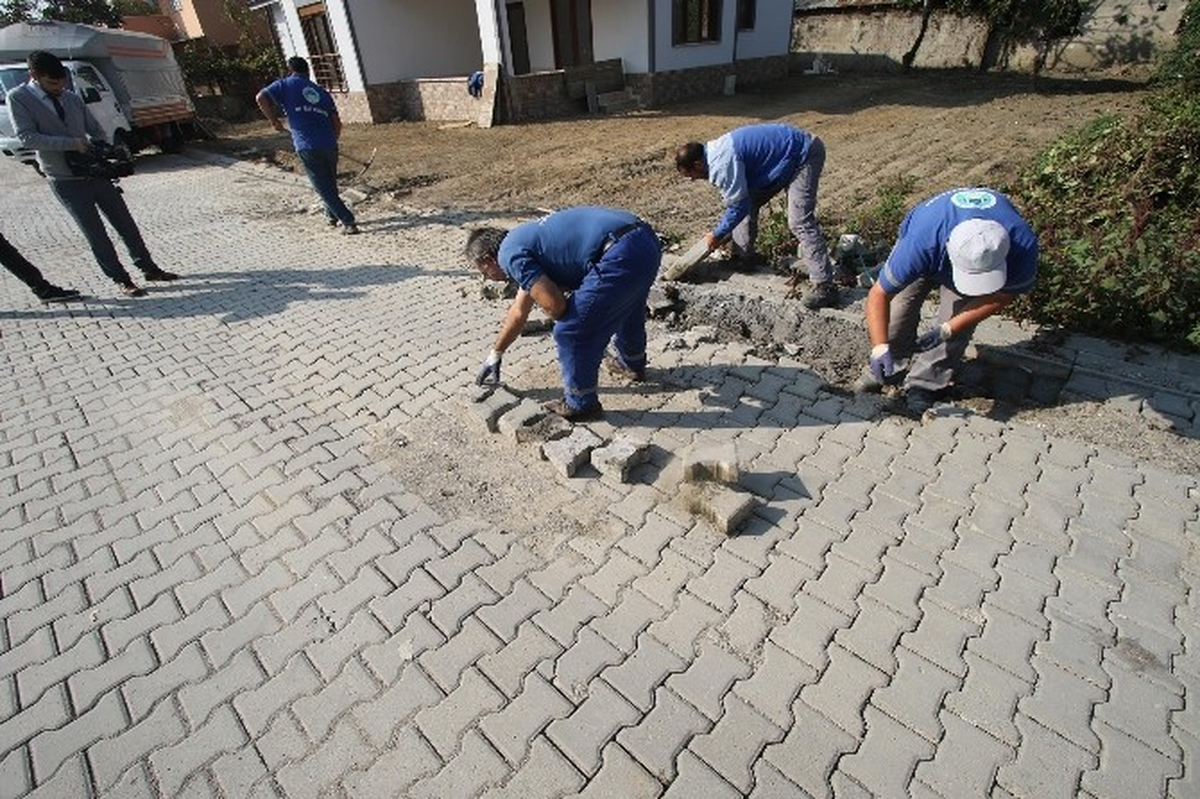 Akyazı Belediyesi Alt ve Üst Yapı Çalışmalarına Devam Ediyor